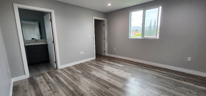 Building Photo - 1228 Alexandria Ave