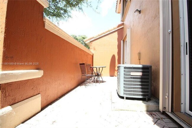 Building Photo - 6141 NW 115th Pl