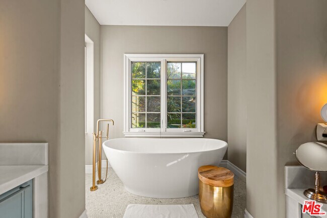 Building Photo - 25400 Prado De Las Peras