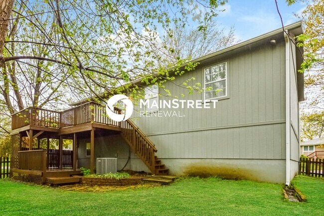 Building Photo - 3 Bedroom Pet-Friendly Home in Lees Summit, MO with Main Street Renewal