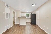 Building Photo - 1512 Broadmoor Dr