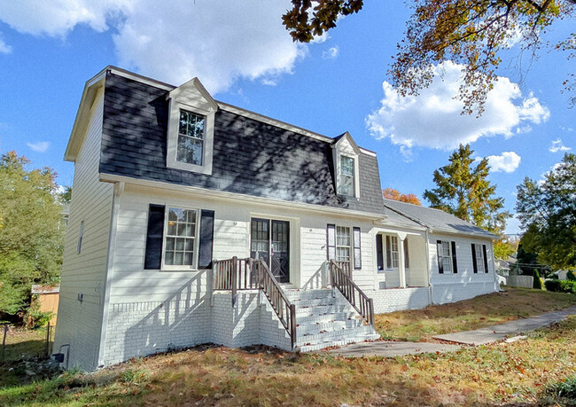 Building Photo - Distinctive Large Home in Tucker in Smoket...