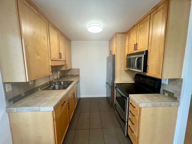 Building Photo - Beautiful 2 Bed / 2 Bath Condo in Prime Hillcrest Location – Near Balboa Park