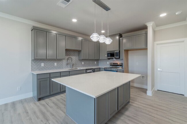 Building Photo - 1611 Mignon Dr