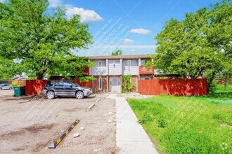 Building Photo - 2 br, 1 bath 4plex - 4270 Loomis Ave D D