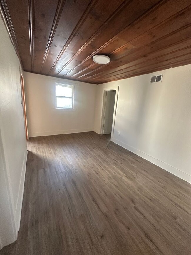 Building Photo - W3699 Springfield Rd