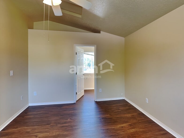 Building Photo - 19782 Amherst Ave