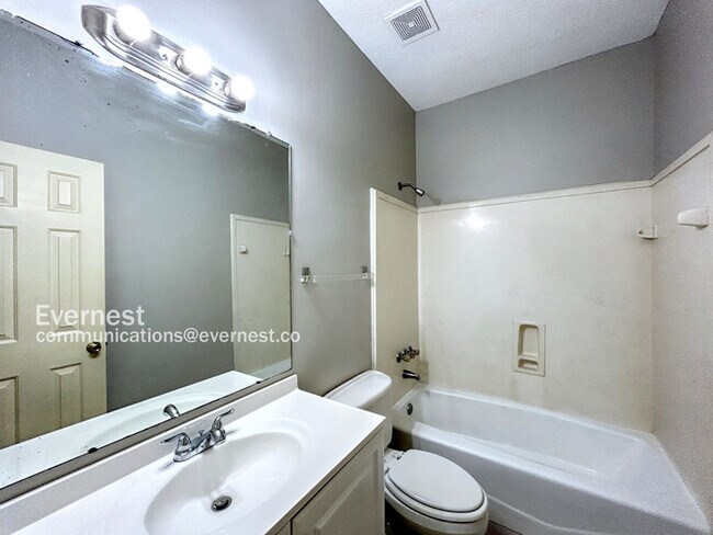Building Photo - 692 Walnut Valley Ln