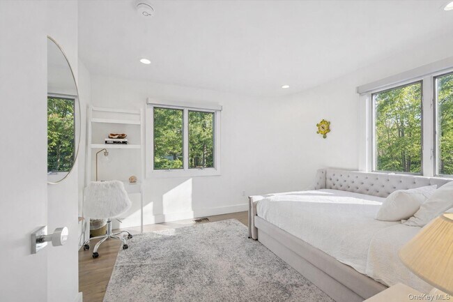 Building Photo - 3 Southwood Ln