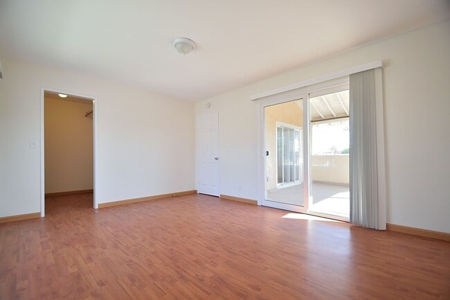 Building Photo - w4336