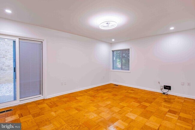 Building Photo - 1 Stonehenge Cir