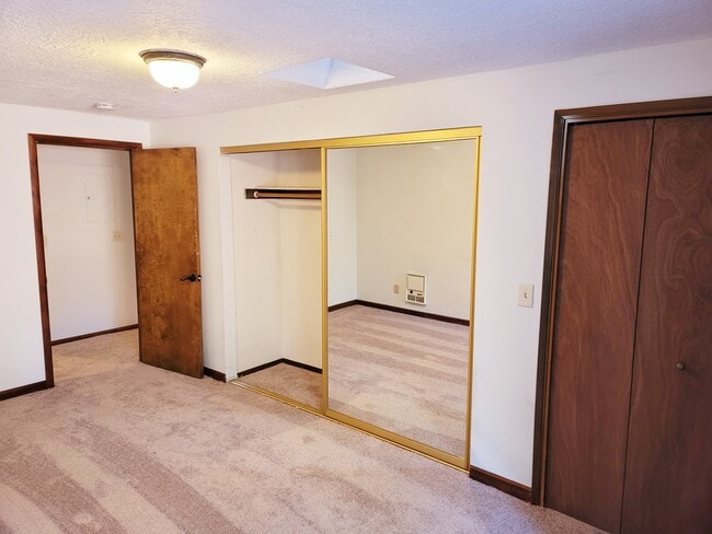 Building Photo - 18220 SW Pheasant Ln