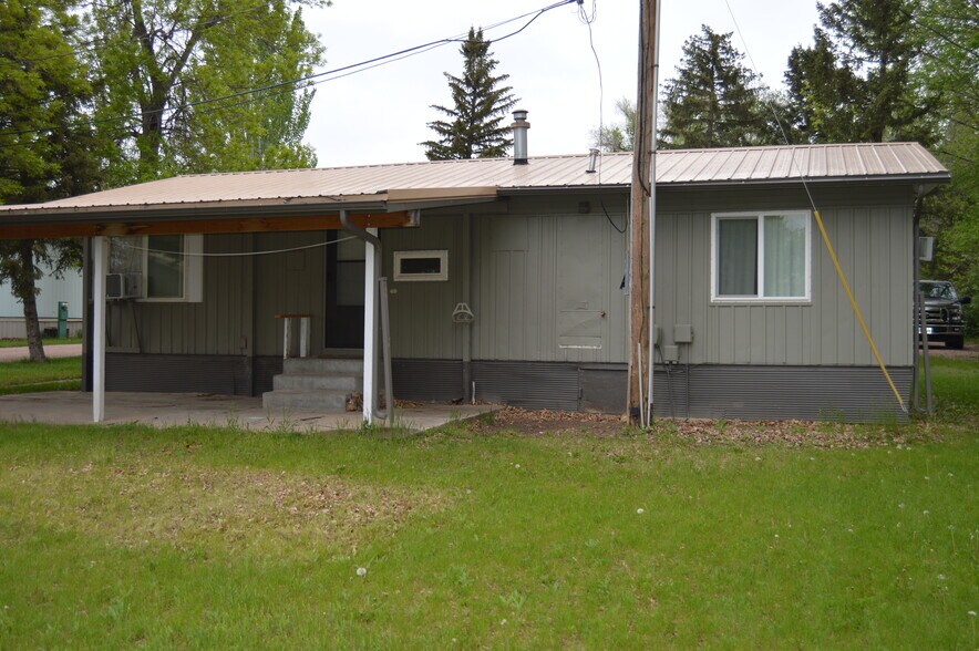 Building Photo - 3537 School Dr