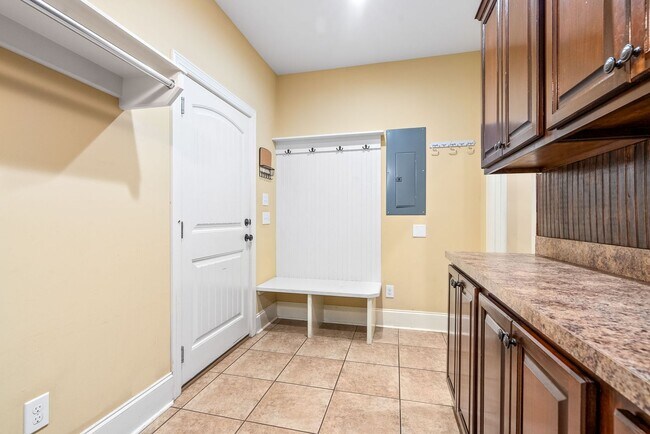 Building Photo - 1101 Blackman Cir