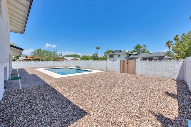 Building Photo - Exceptional 6-Bedroom Home with Pool Near ASU Campus