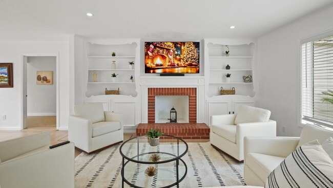 Building Photo - 1819 Cedar St