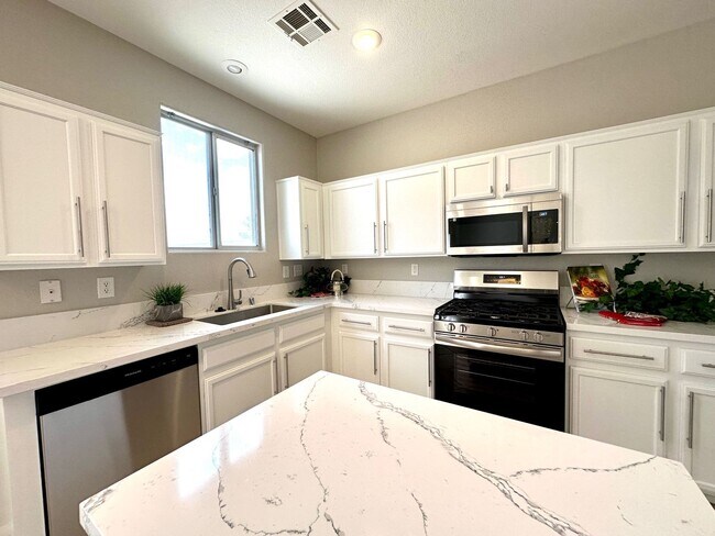 Building Photo - Available For viewing May 1, 2026. Beautiful SW Las Vegas Home. 4 Beds 2.5 Bath.