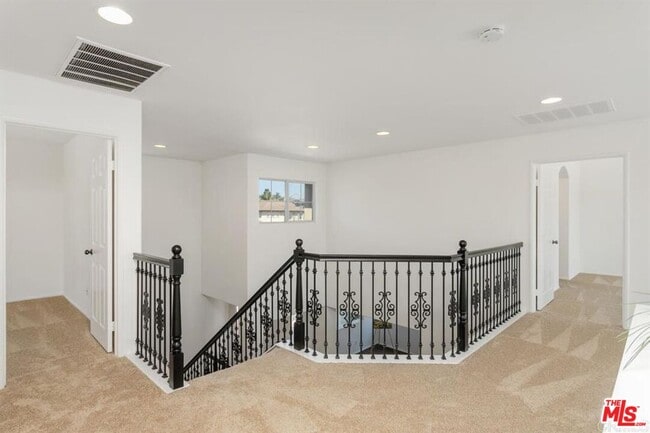 Building Photo - 3280 Canyon View Dr