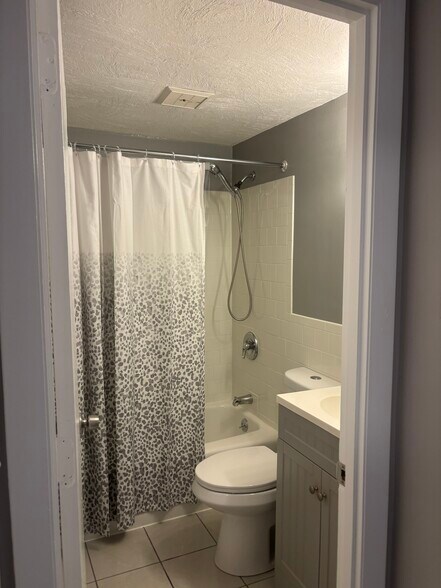 Building Photo - 608 Boston Post Rd E