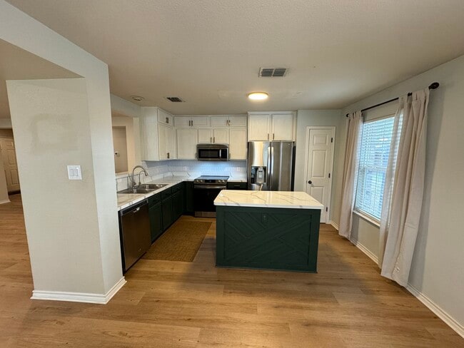 Building Photo - 1600 Knight Trail