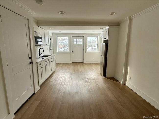 Building Photo - 126 E Main St