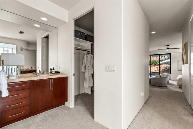 Building Photo - 50380 Vía Serenidad