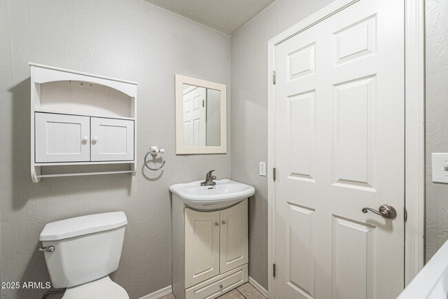 Building Photo - 4641 E Towne Ln