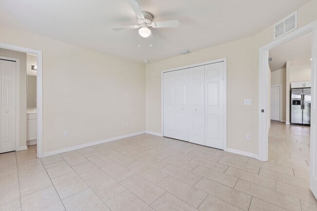 Building Photo - LB - Newly Constructed 3 bed 2 bath duplex with garage.