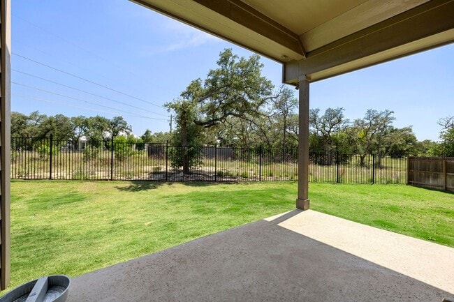 Building Photo - 1747 Dunvegan Pk