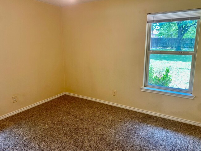 Building Photo - Lovely Home in Downtown Granbury