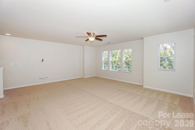 Building Photo - 8273 Viewpoint Lane