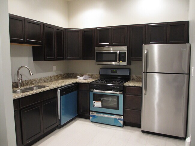 Building Photo - 2248 N Southport Ave