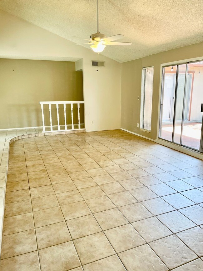 Building Photo - Fantastic 3 Bedroom/2 Bath Single Level Home & NO HOA!  Schedule a Showing Today!