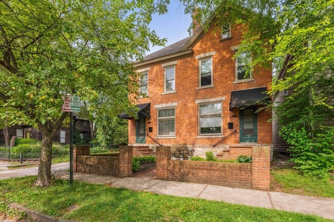 Front - 666 S 9th St