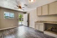 Building Photo - 4820 Oak Ave