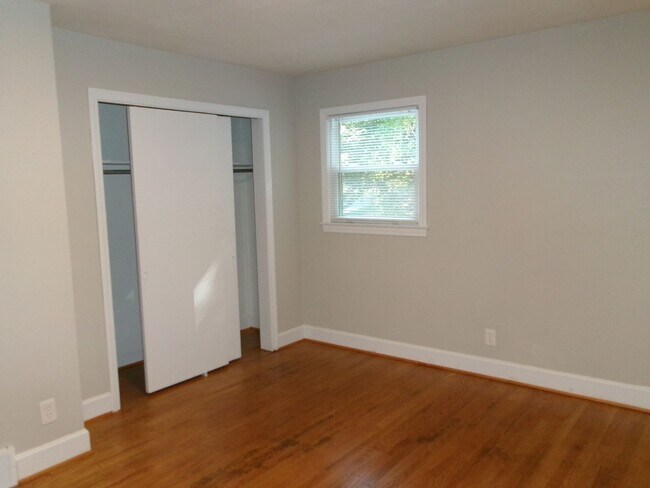 Building Photo - Classic ranch style home with basement for...