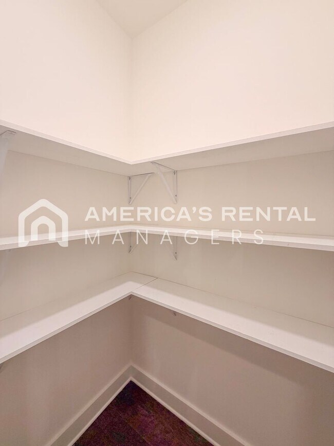 Building Photo - Home for Rent in Vestavia Hills, AL!!! Sig...