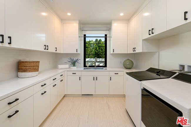 Building Photo - 720 Amalfi Dr