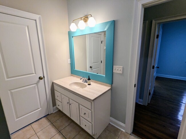 Building Photo - 305 E Henry St