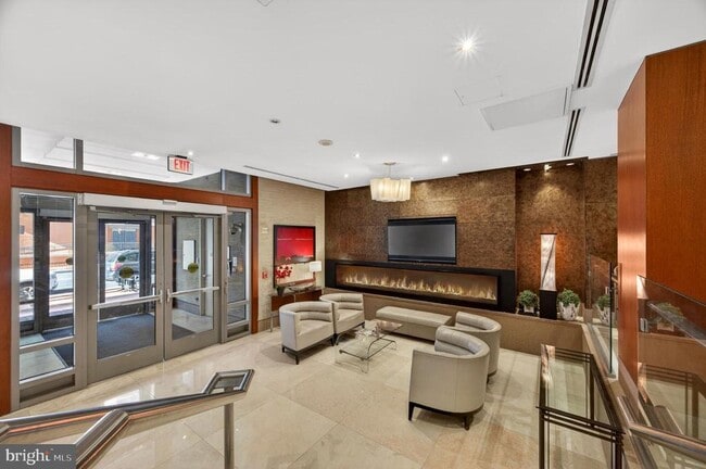 Building Photo - 811 4th St NW