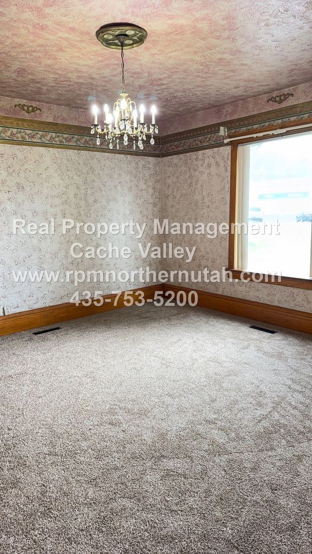 Building Photo - Beautiful 5 Bedroom Home in Lewiston available NOW!