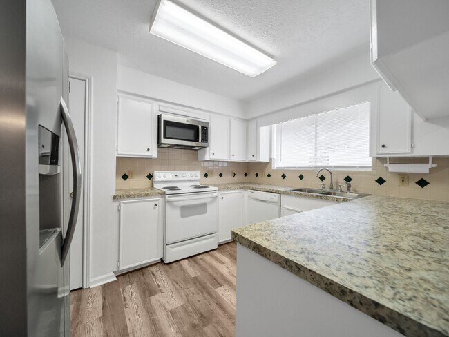 Building Photo - 162 Greenleaf Ln