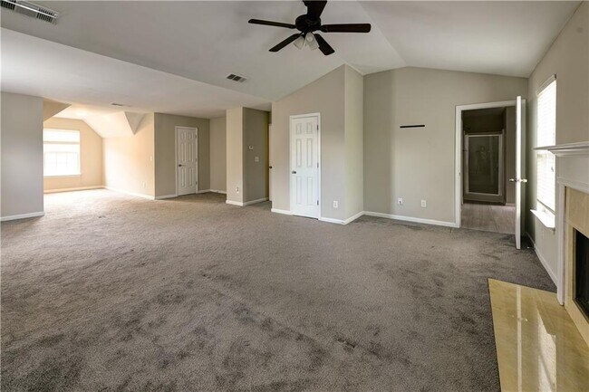 Building Photo - 635 Moonlight Way