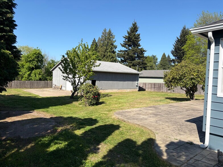 Building Photo - 15119 SE Kronberg Ave