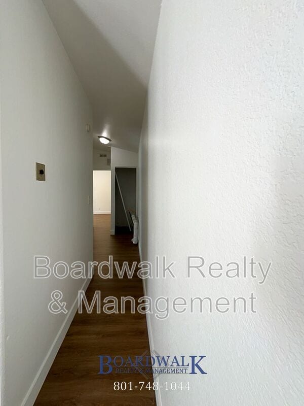 Building Photo - 155 W State St