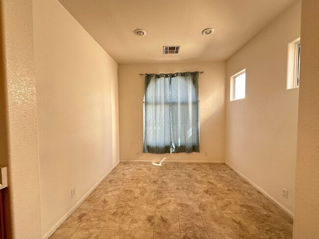 Building Photo - 3 Bedroom, 2.5 Bath, 2 Car garage