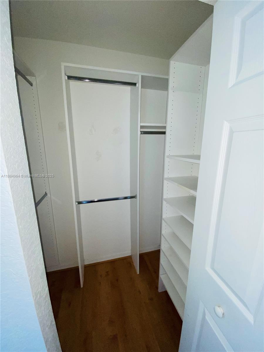 Building Photo - 2433 Pasadena Way