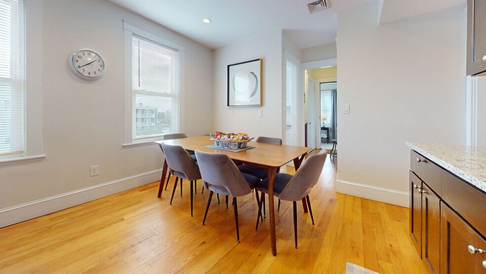 Building Photo - 28 Clay St