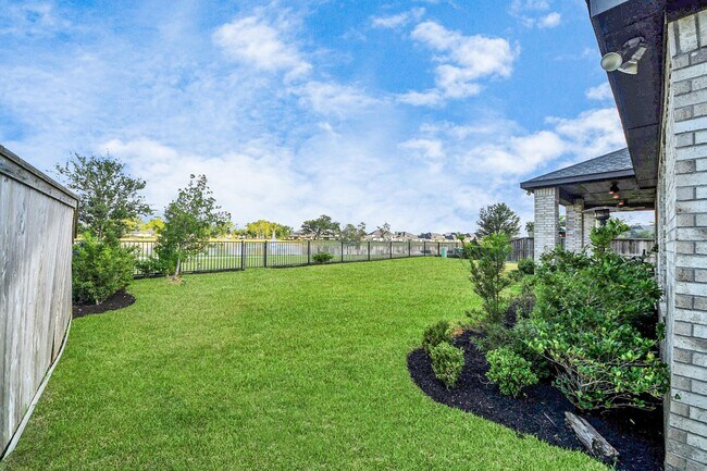 Building Photo - 1719 Delta Oaks Dr