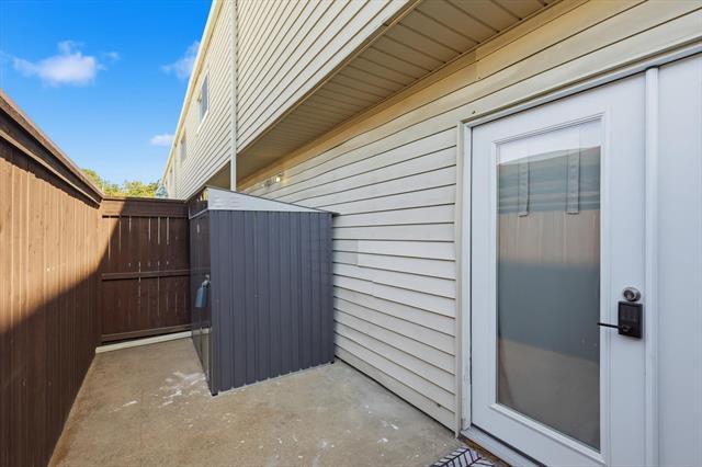 Building Photo - 9829 Park Ln Ct